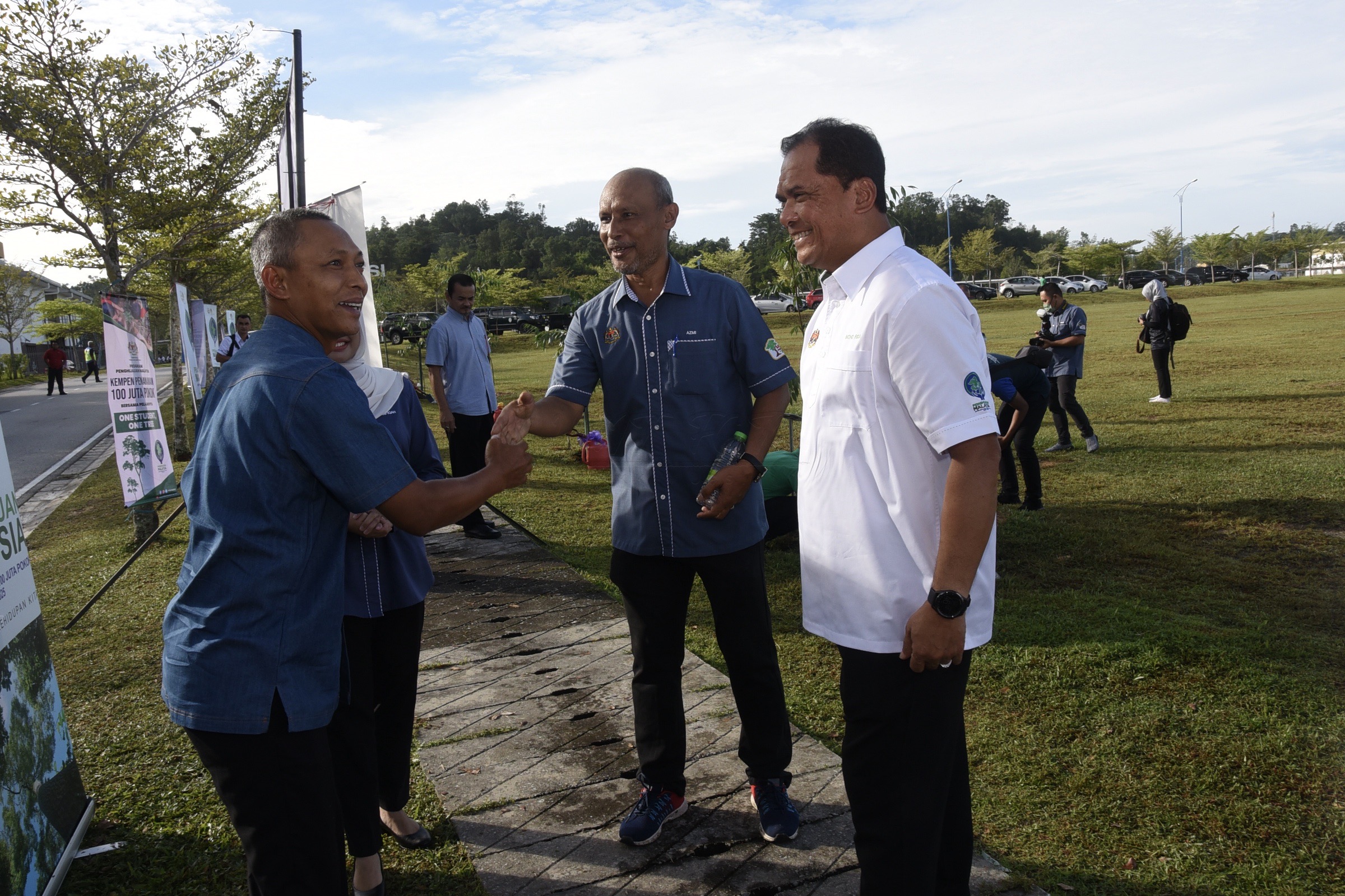 KEMPEN PENANAMAN 100 JUTA POKOK BERSAMA PELAJAR IPT