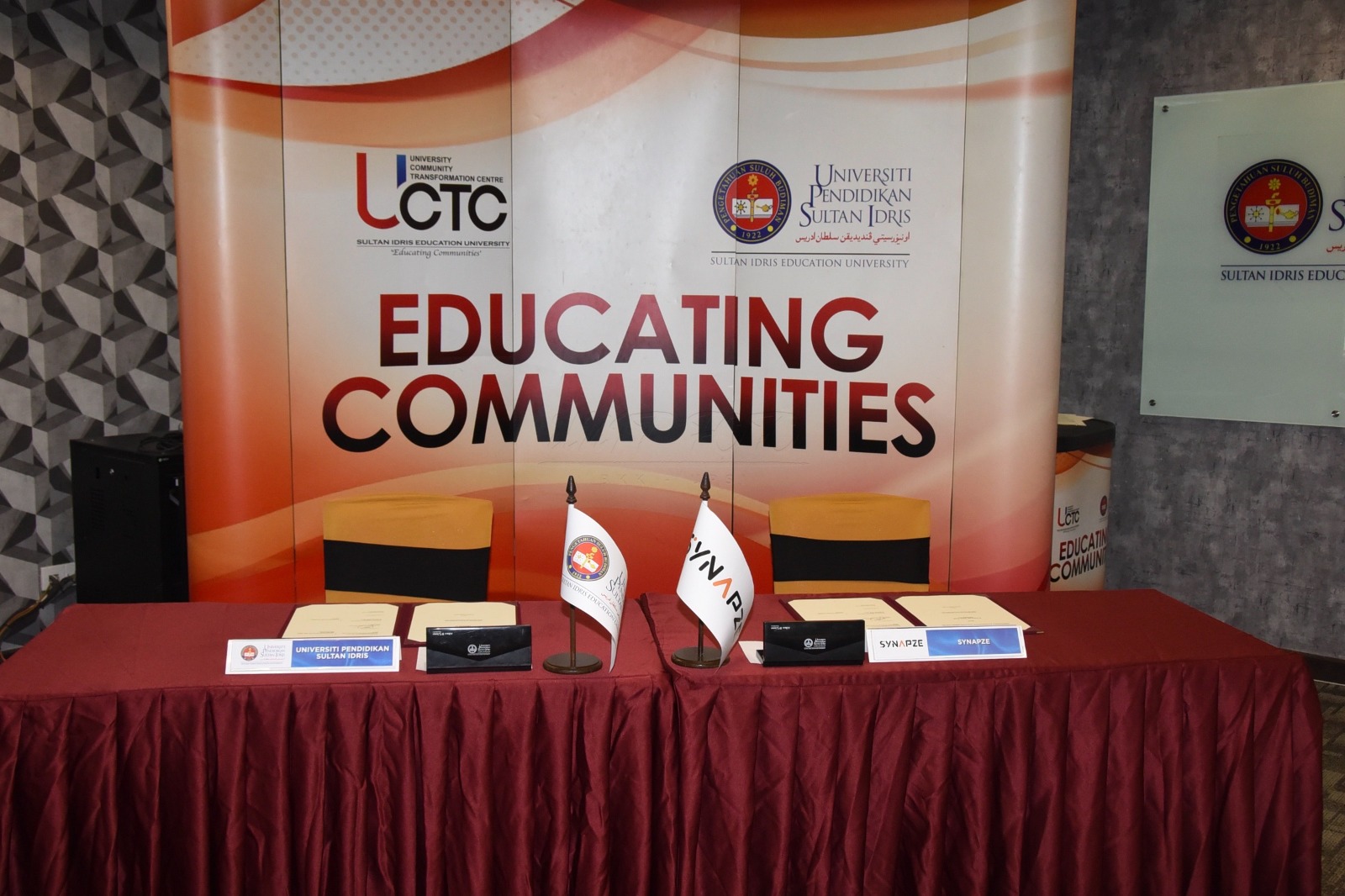 Majlis Menandatangani MoA di antara UPSI dan Synapze Sdn Bhd (Century Ride)